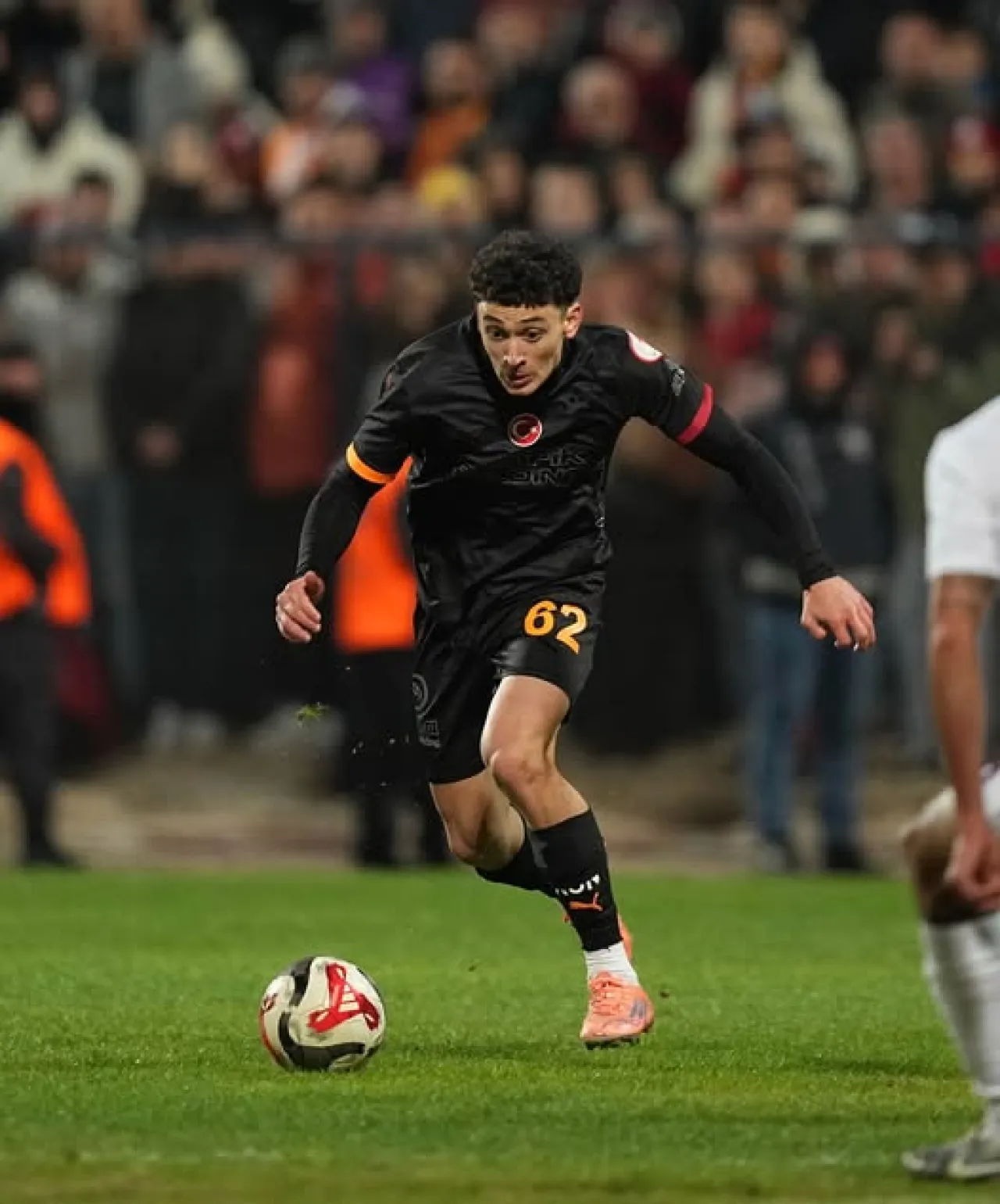 Galatasaray'ın Genç Yıldız Adayı Ada Yüzgeç İlk Resmi Maçına Çıktı