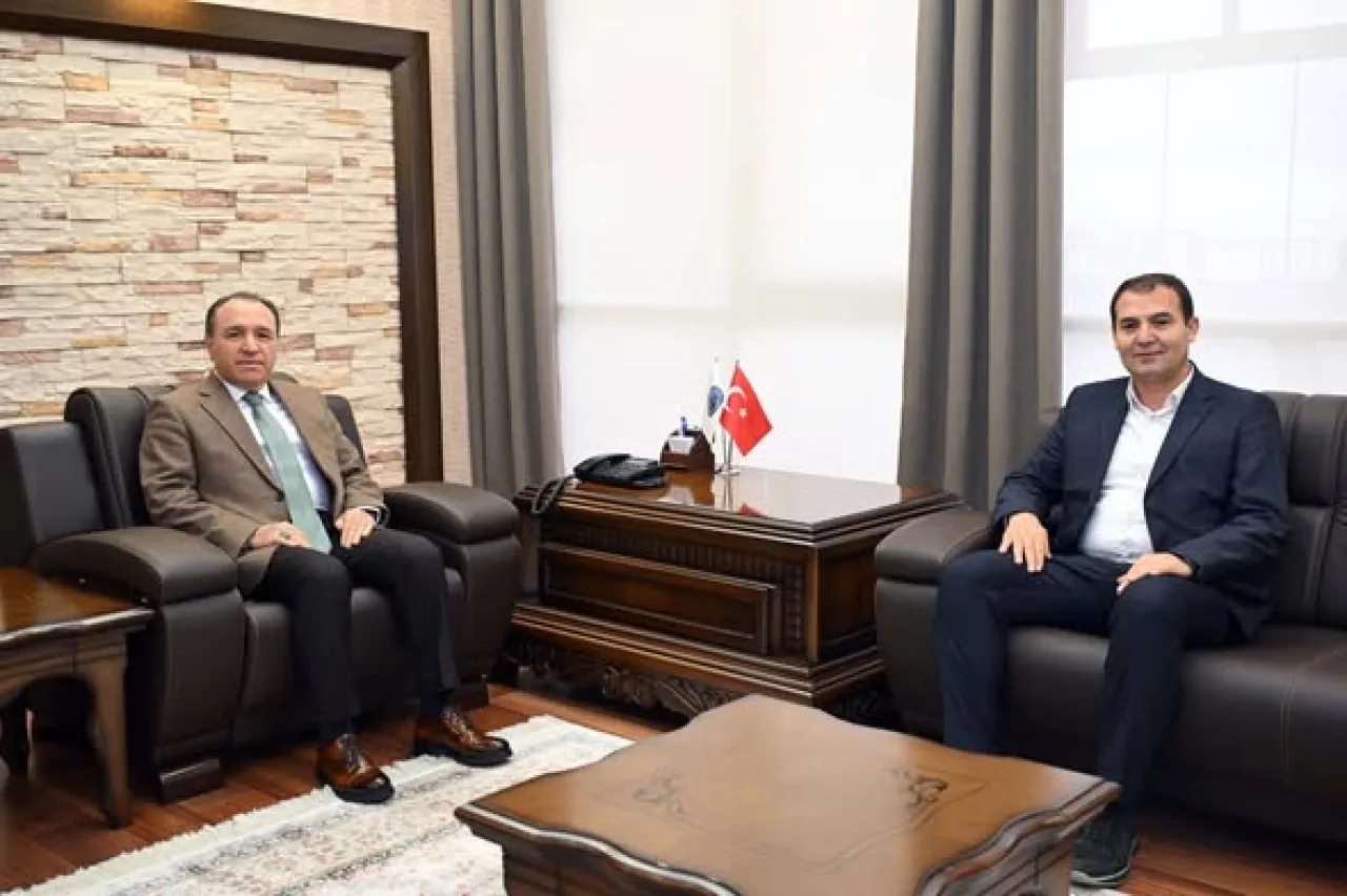 Nuribey Belediye Başkanı Halil Kaya, AKÜ Rektörü Karakaş'ı Ziyaret Etti