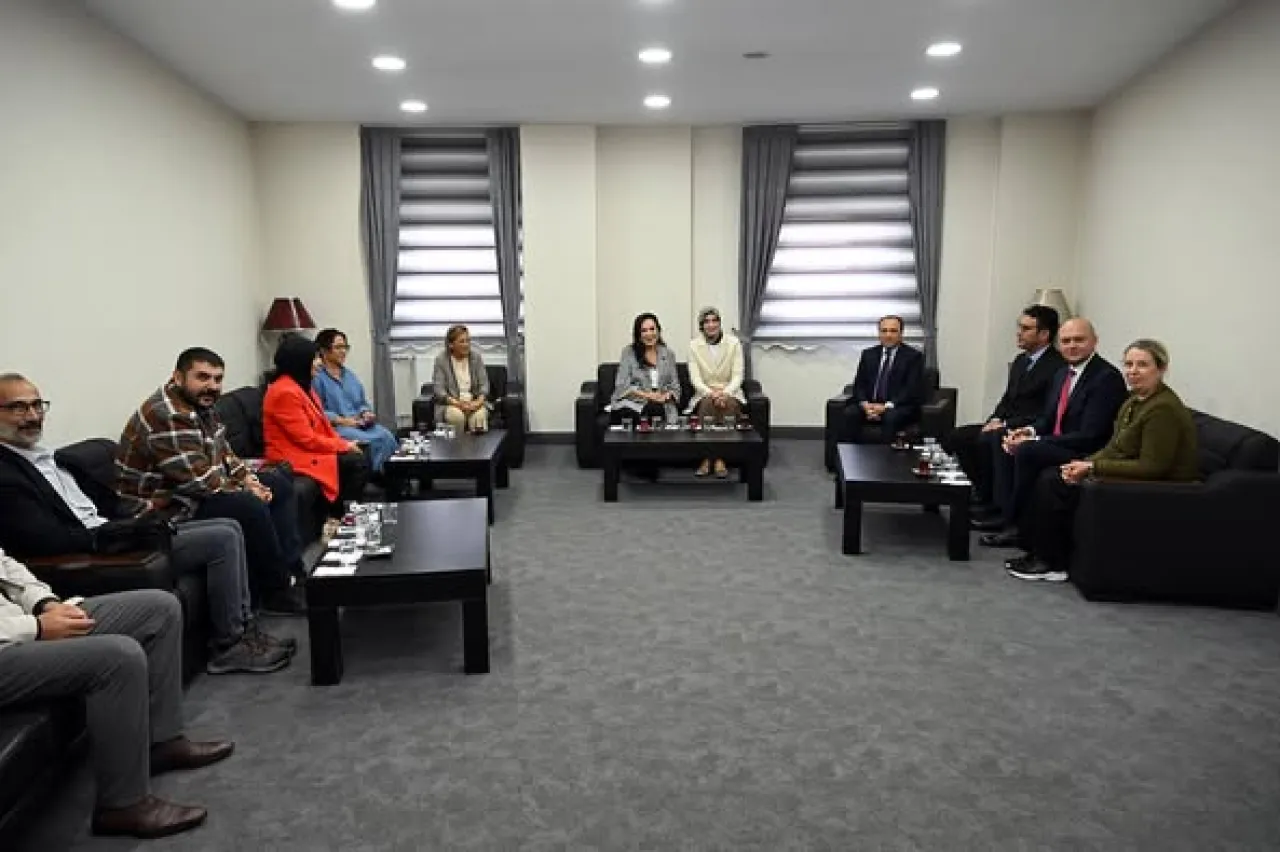 Türk Sinemasının Sultanı Türkân Şoray, Afyon Kocatepe Üniversitesi'nde Öğrencilerle Buluştu