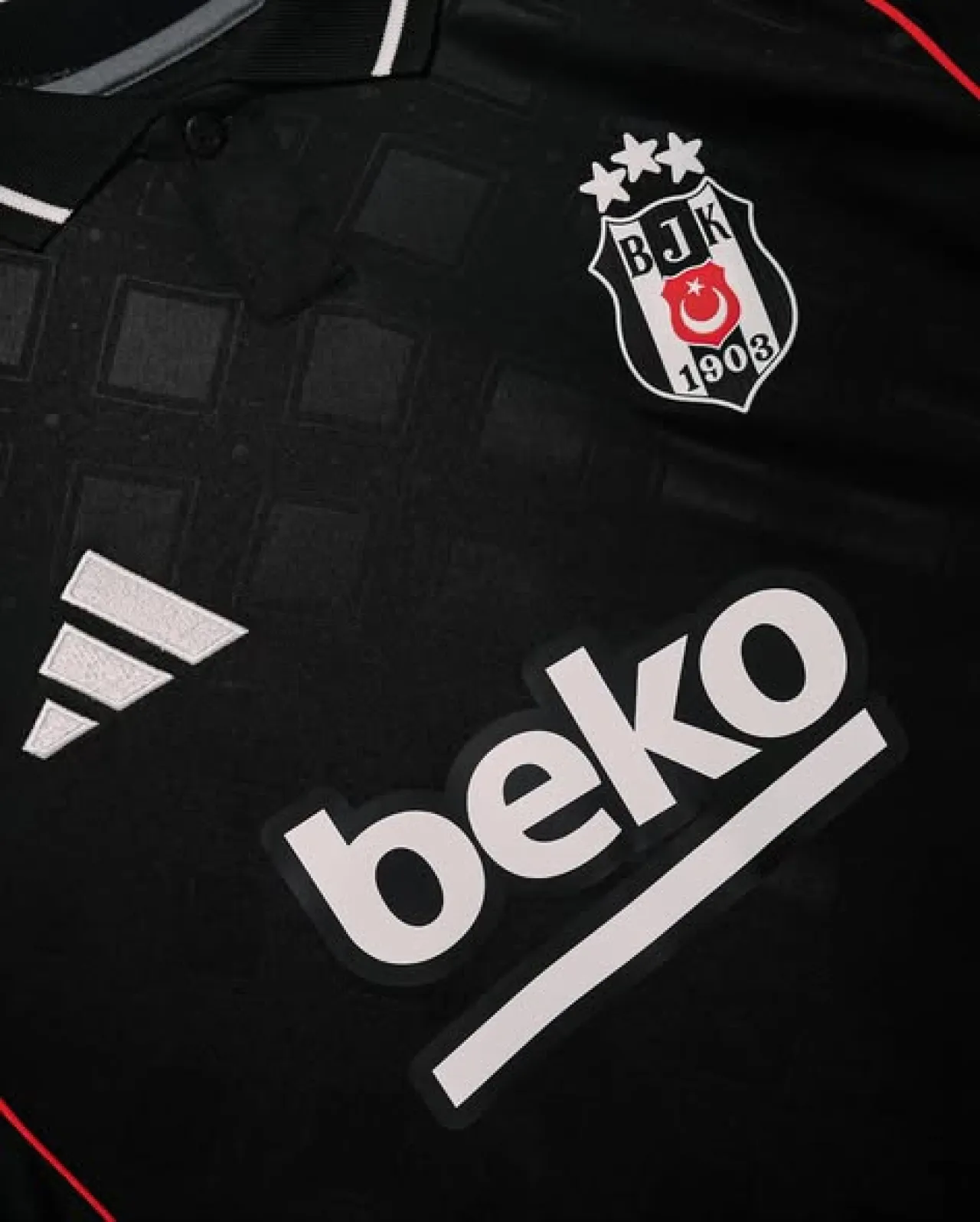Beşiktaş, Siyah Forma ile Sahada