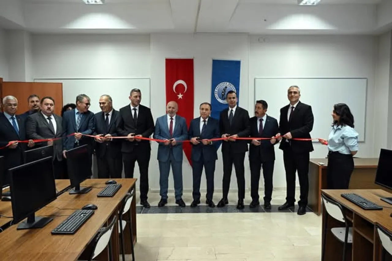 Rektör Prof. Dr. Karakaş, Sinanpaşa ve Sandıklı'daki Meslek Yüksekokullarını Ziyaret Etti